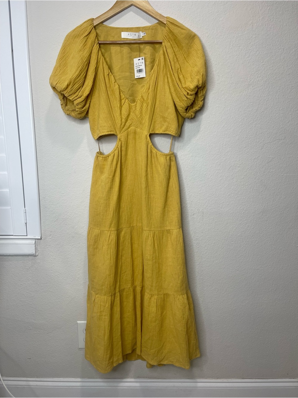 Astr the Label Wiley Cutout Midi Dress with Puff Sleeves NWT
